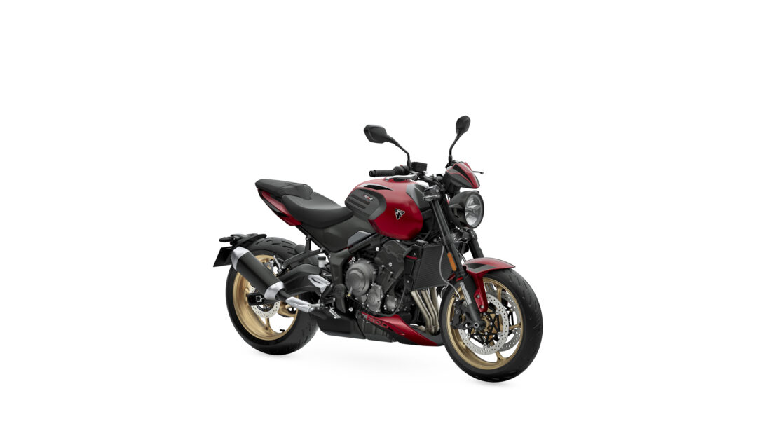 Trident-800_MY26_Carnival-Red_RHS-Front-Angle