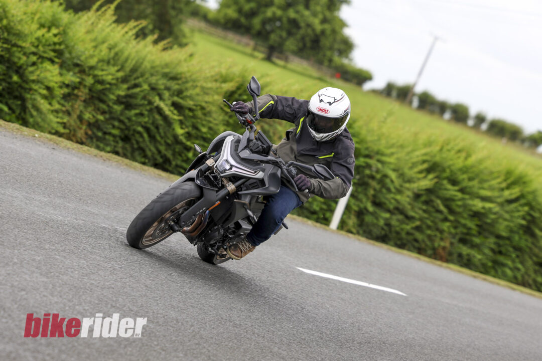 CFMoto 800NK Advanced review action