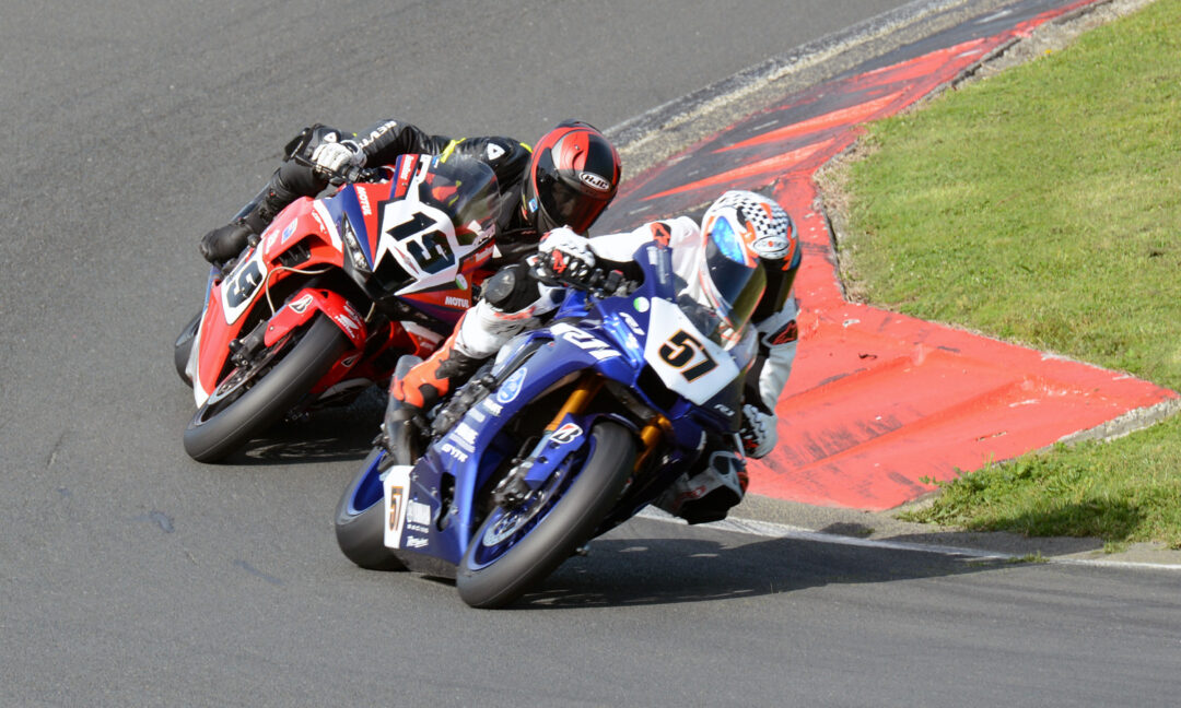 Dave Sharp (Honda CBR 1000RR-R) and (57) Matt Drayson (Yamaha R1), Auckland Motorcycle Club Suzuki Series Round 2, Hampton Downs