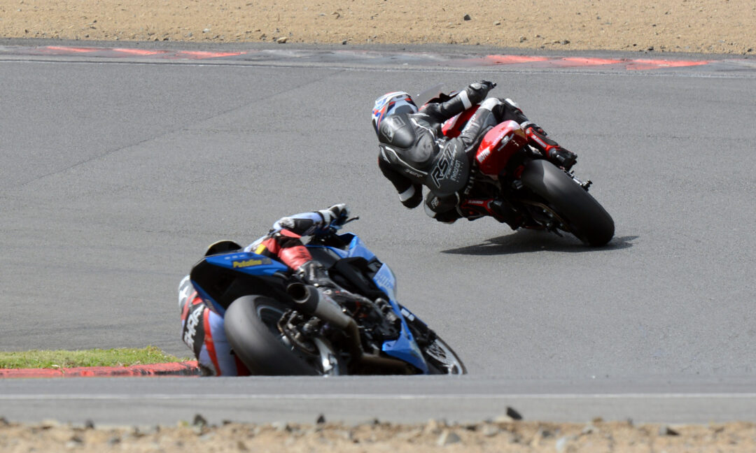 Jesse Stroud (GSX-8R) chases Zak Fuller (CBR650RR), Auckland Motorcycle Club Suzuki Series Round 2, Hampton Downs