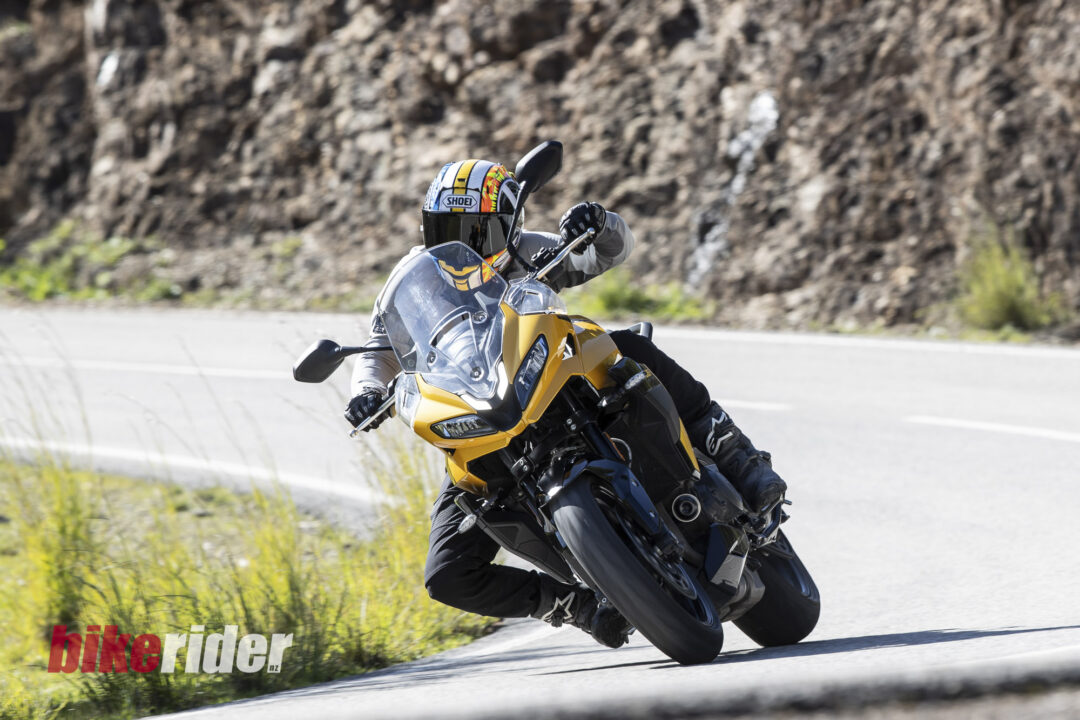 Triumph_Tiger_Sport_800_action road review