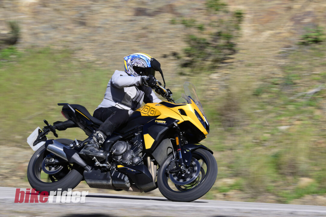 Tiger-Sport-800_MY25_action road