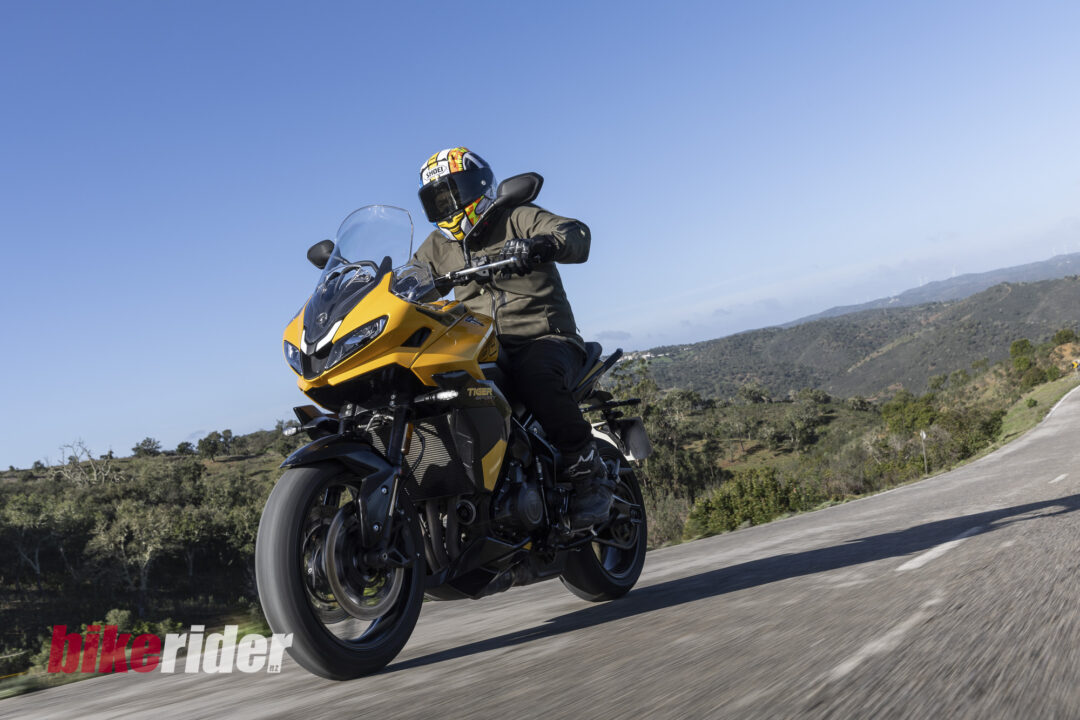 Triumph_Tiger_Sport_800_action road