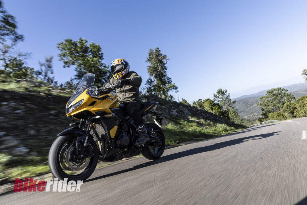Triumph_Tiger_Sport_800_action road review