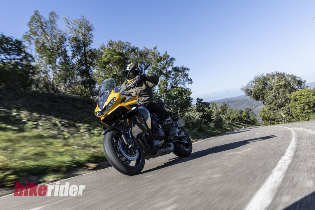 Triumph_Tiger_Sport_800_action road review
