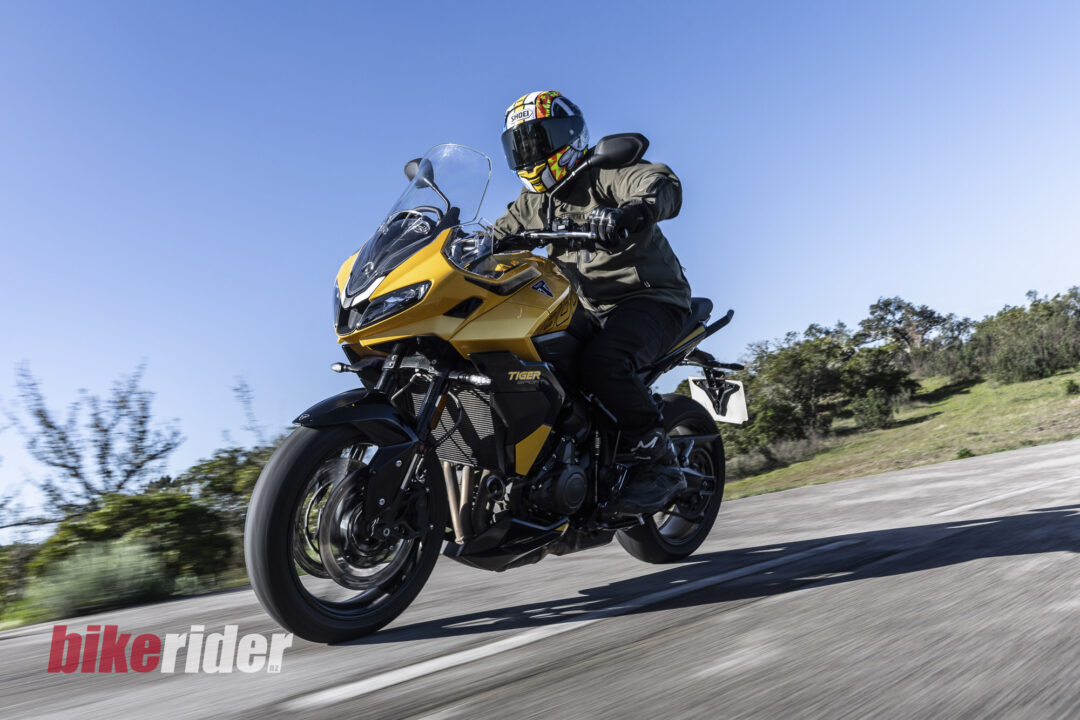 Triumph_Tiger_Sport_800_action road review