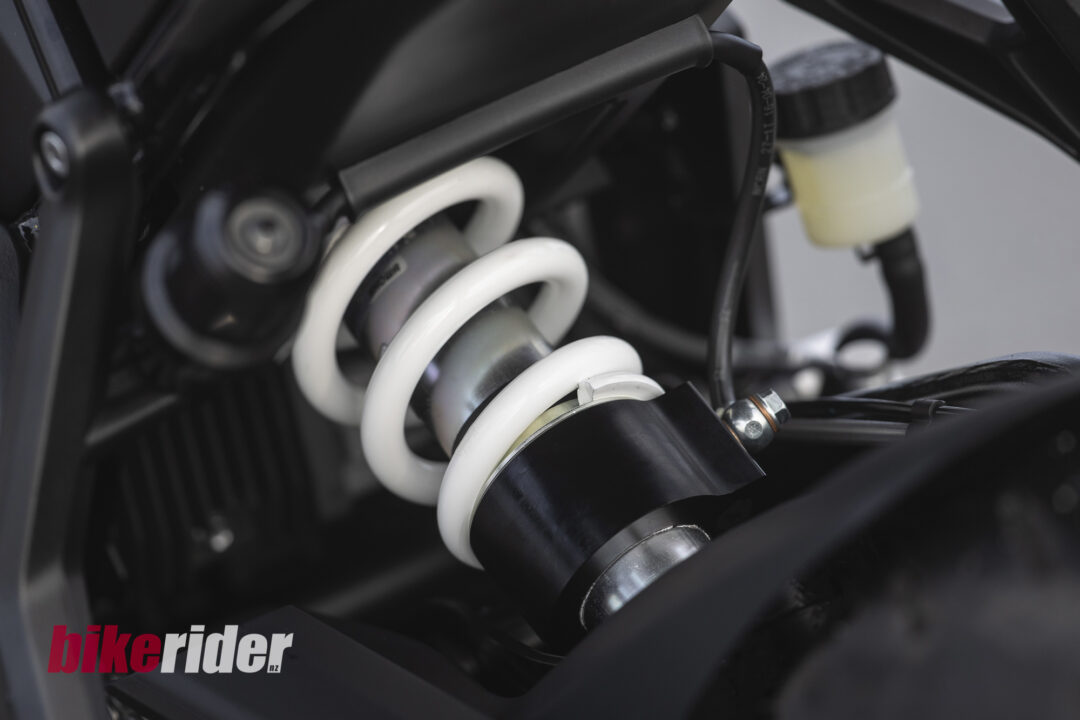 Triumph_Tiger_Sport_800_shock