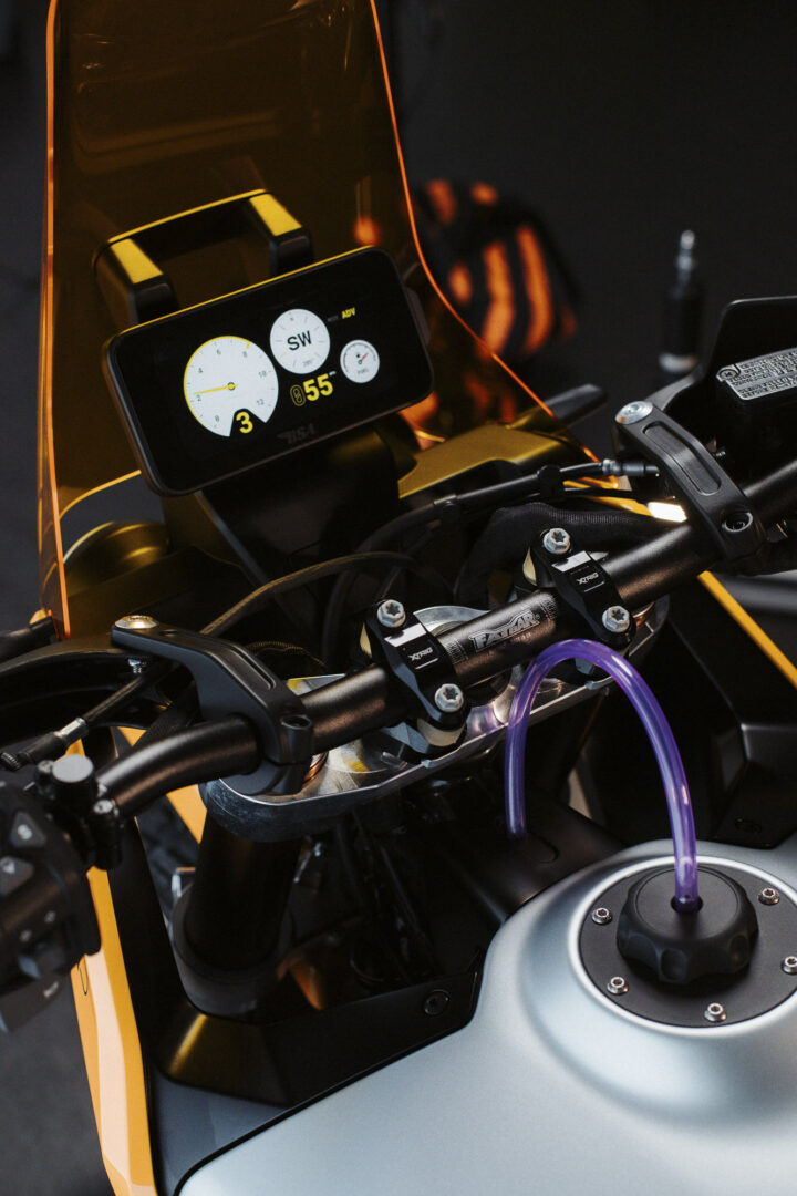 BSA_Thuderbolt static studio TFT dash, navigation