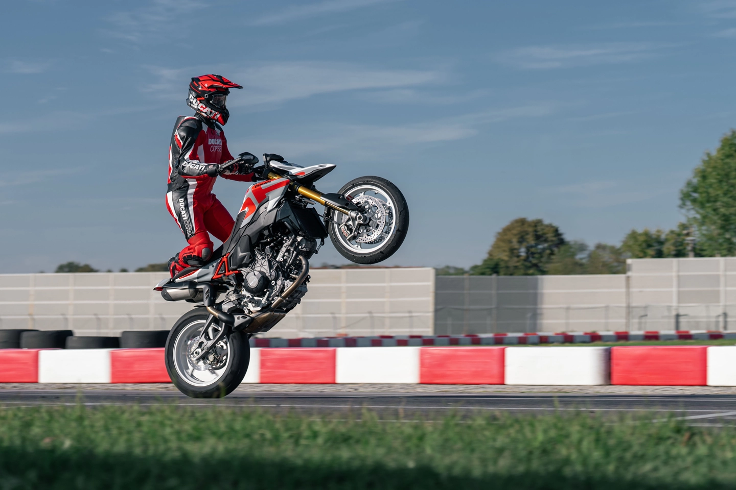 Ducati Hypermotard V2