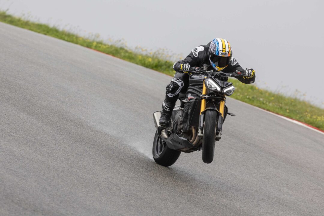 Triumph Speed Triple wheelie control does it work