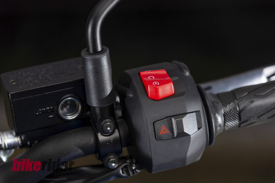 Suzuki GSX-8S review NZ parallel twin, middleweight sportbike switch