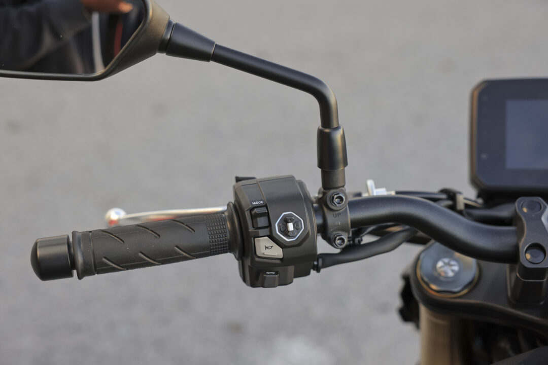 Honda Hornet CB1000 review menu