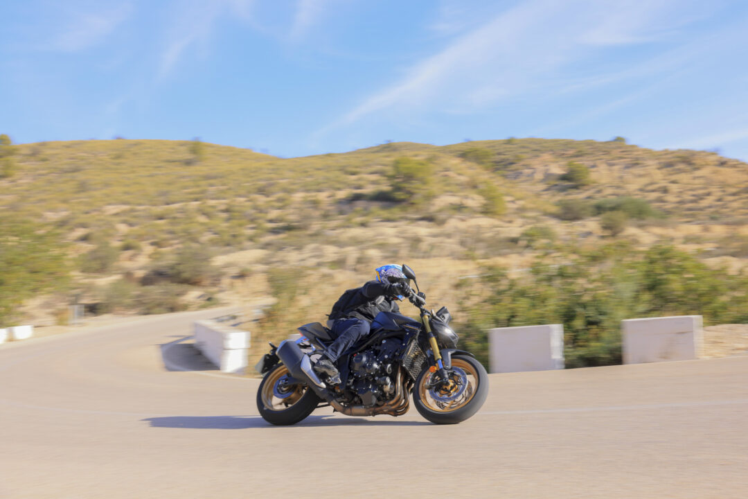 Honda Hornet CB1000 review cornering hard on the road