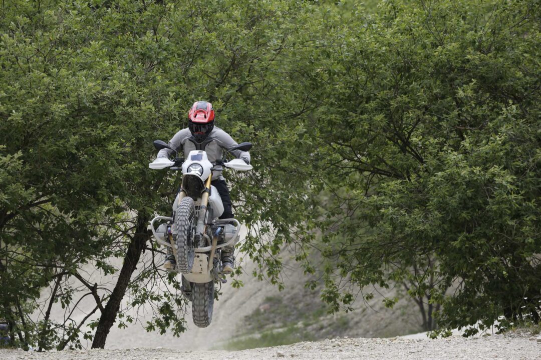 BMW R 12 GS jump