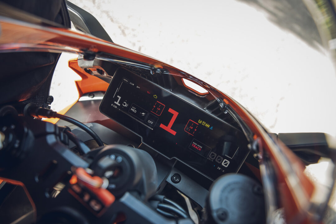 KTM 990 RC R cockpit with 8.8-inch TFT display and switchgear