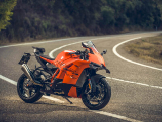 KTM 990 RC R side profile showing MotoGP-inspired fairing and winglets