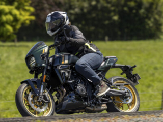 Suzuki GSX-8TT action road female rider