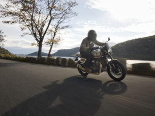 Triumph Thruxton 400 &amp; Triumph Tracker 400