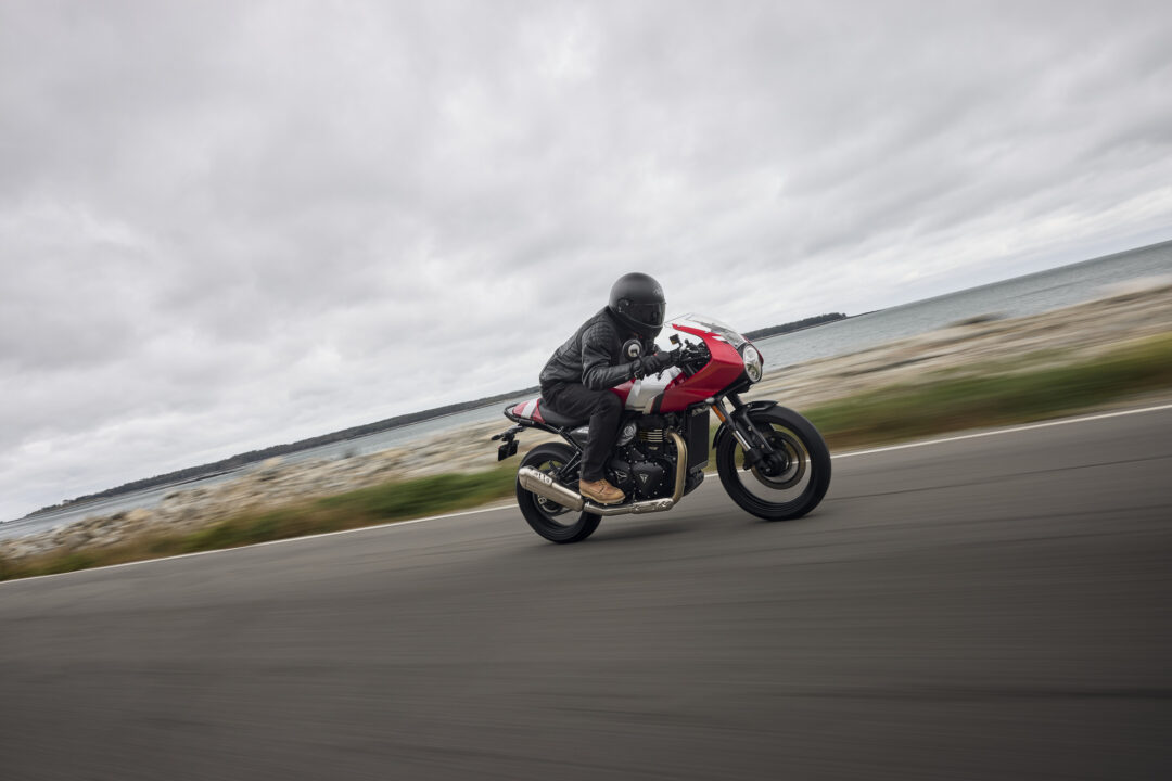 Triumph Thruxton 400 & Triumph Tracker 400