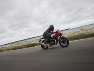 Triumph Thruxton 400 & Triumph Tracker 400