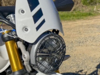 Triumph Scrambler 400XC headlight and grill