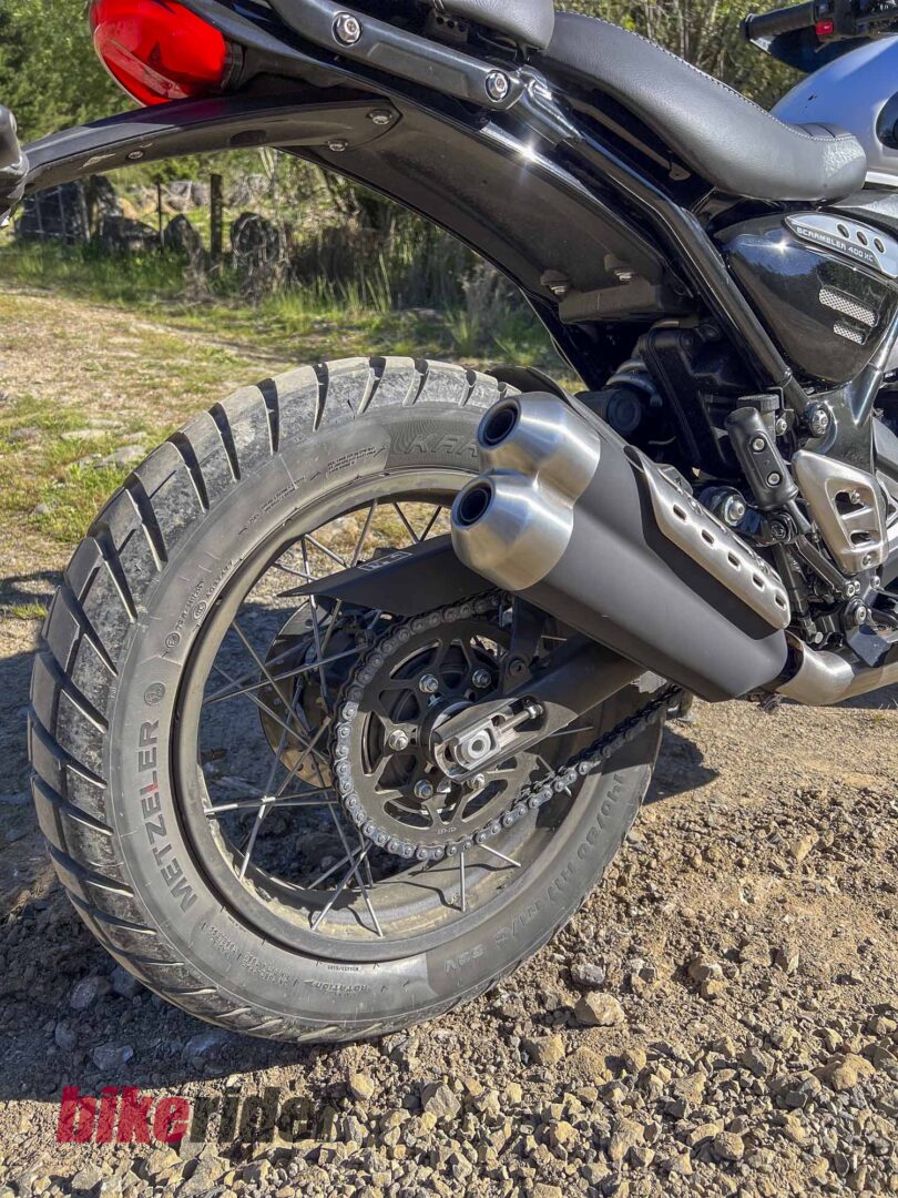 Triumph Scrambler 400XC Metzeler Karoo tyre and spoked aluminium wheels
