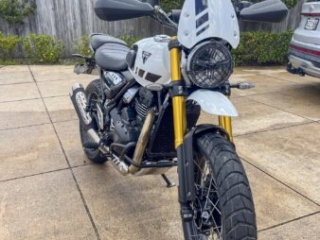 Triumph Scrambler 400XC front profile