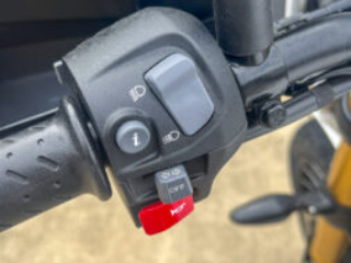 Triumph Scrambler 400XC buttons