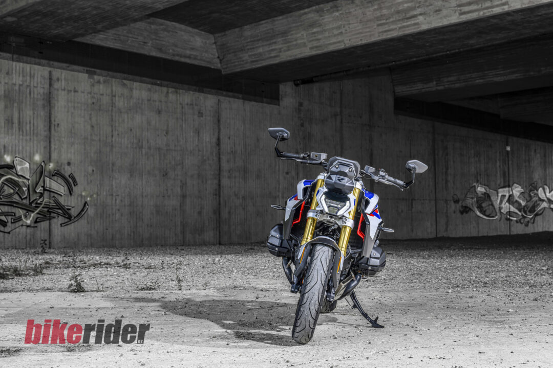 BMW R 1300 R review, static front