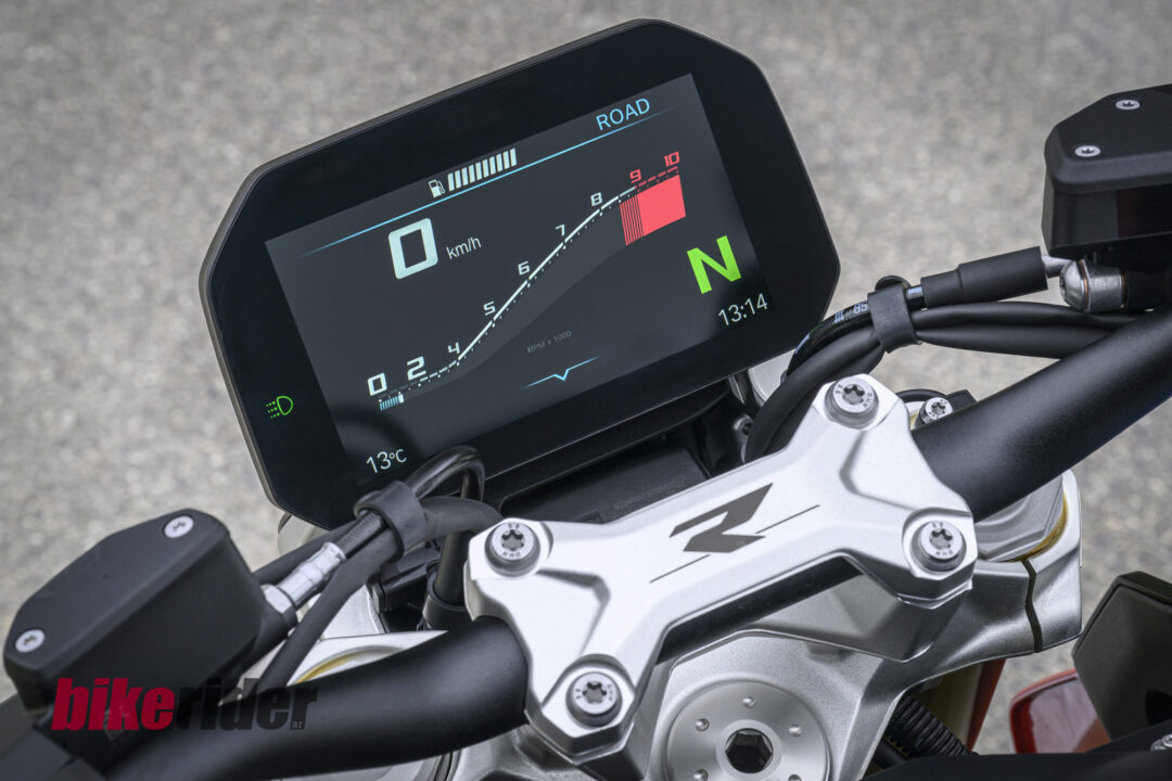 BMW R 1300 R review, TFT dash