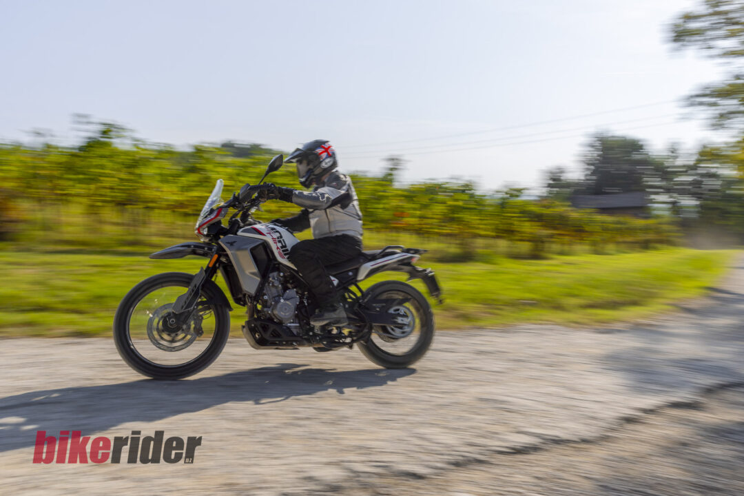 Moto Morini Alltrhike 450 action off road