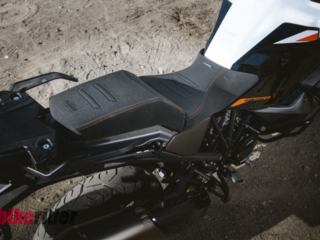 KTM 1390 Super Adventure EVO S review saddle