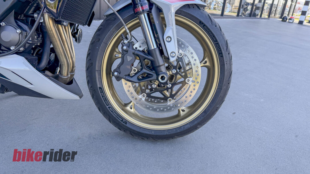 2026 Triumph Trident 800 static grey and red brakes