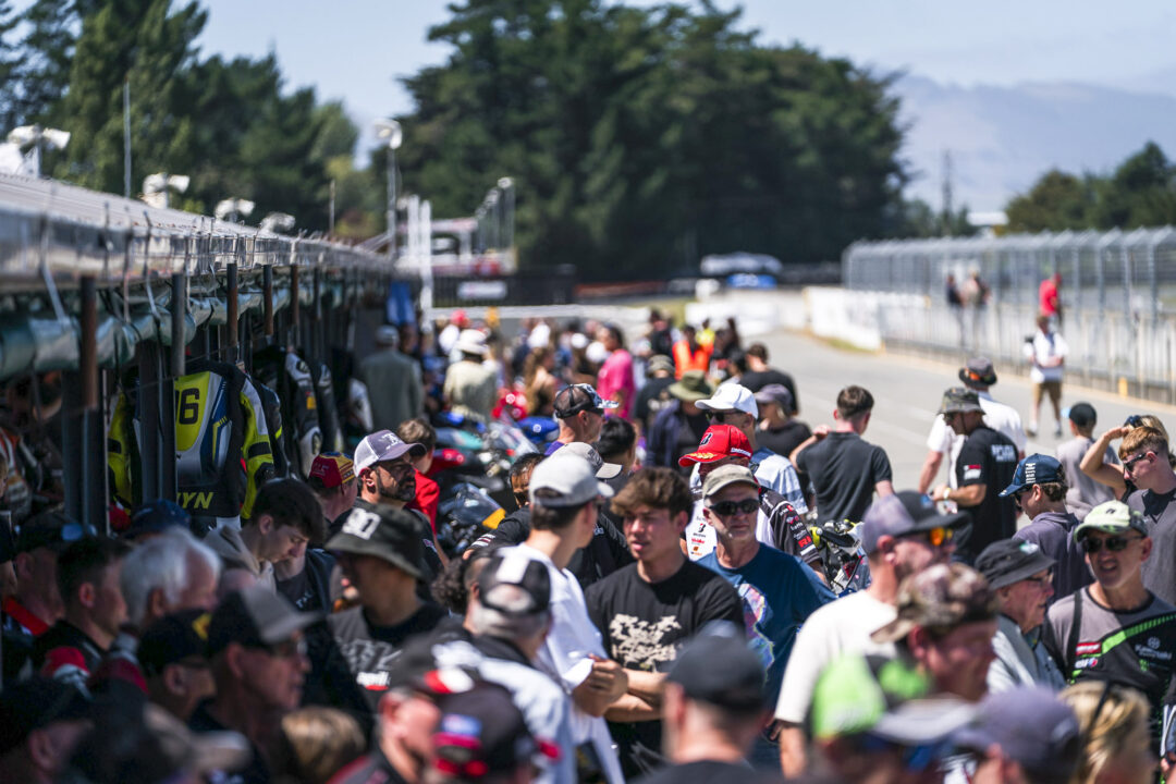 2026 NZSBK Round 1 crowd in pitlane