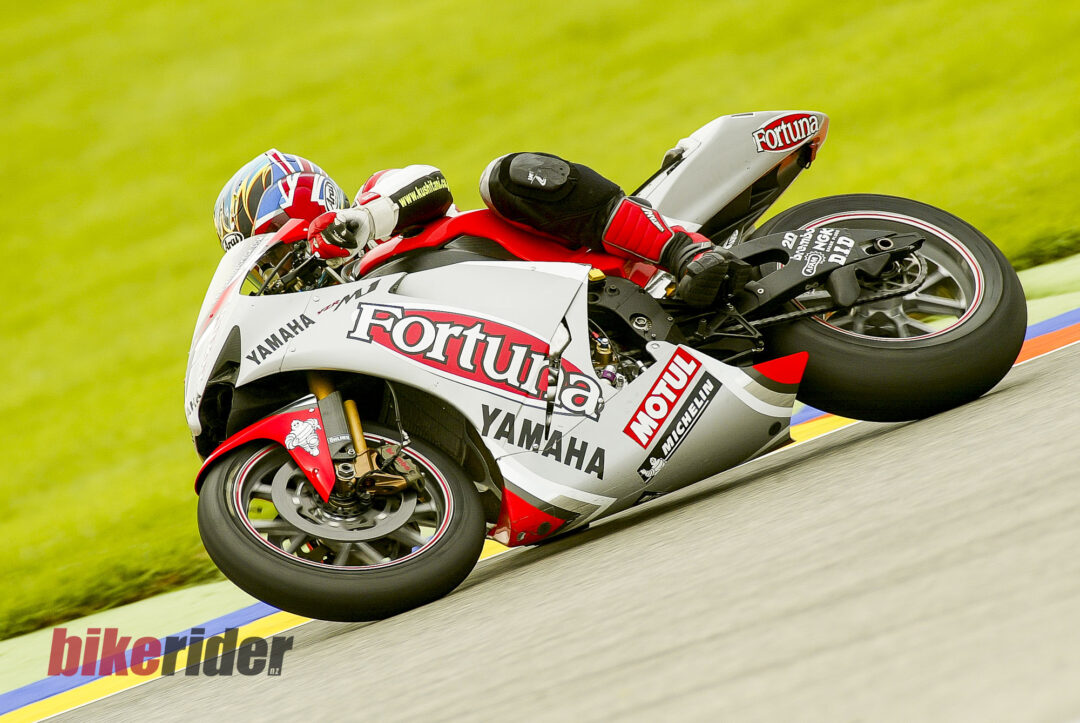 Yamaha M1 test Alan Catchart action