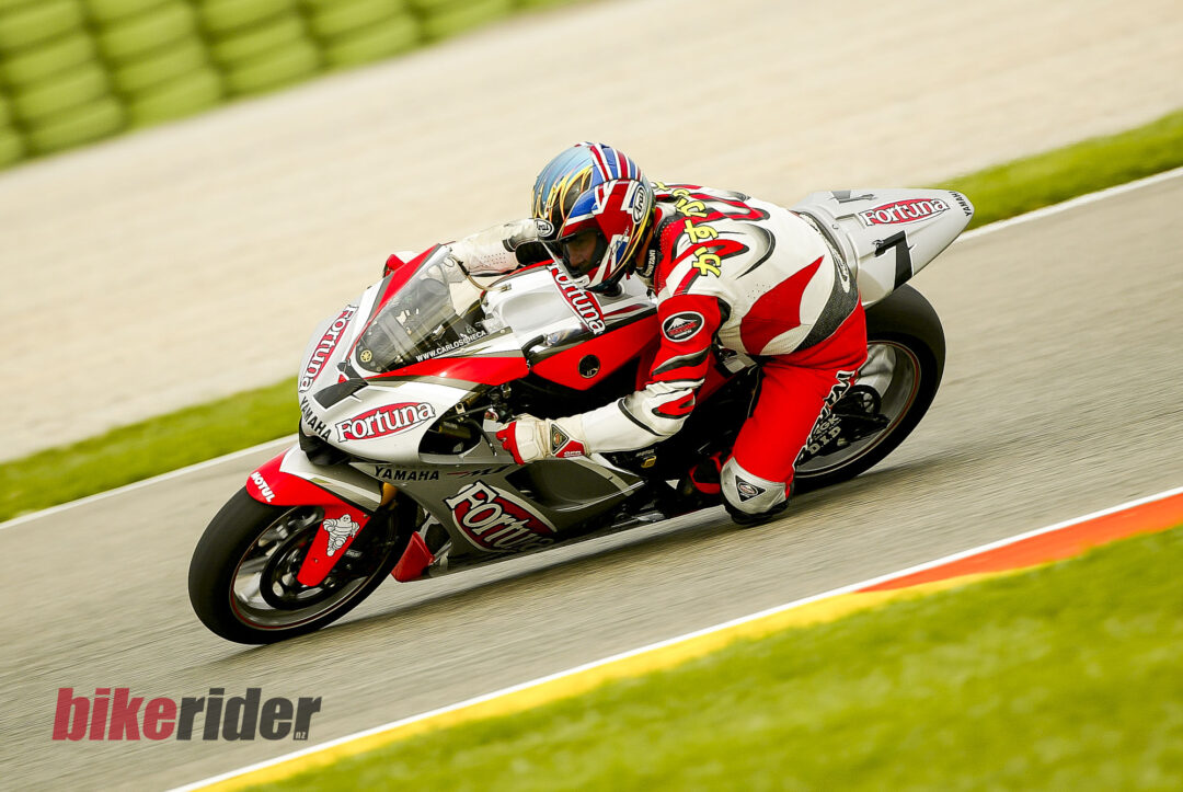 Yamaha M1 test Alan Catchart action