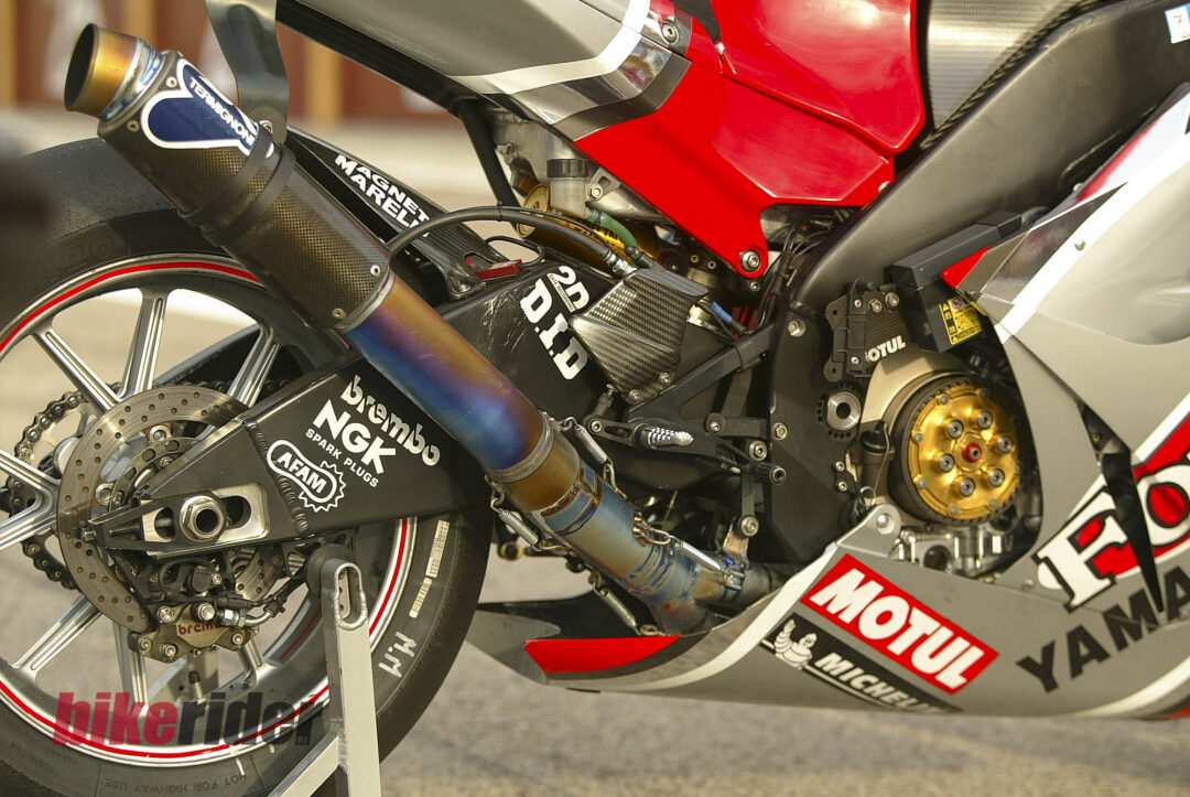 Yamaha M1 test Alan Catchart exhaust