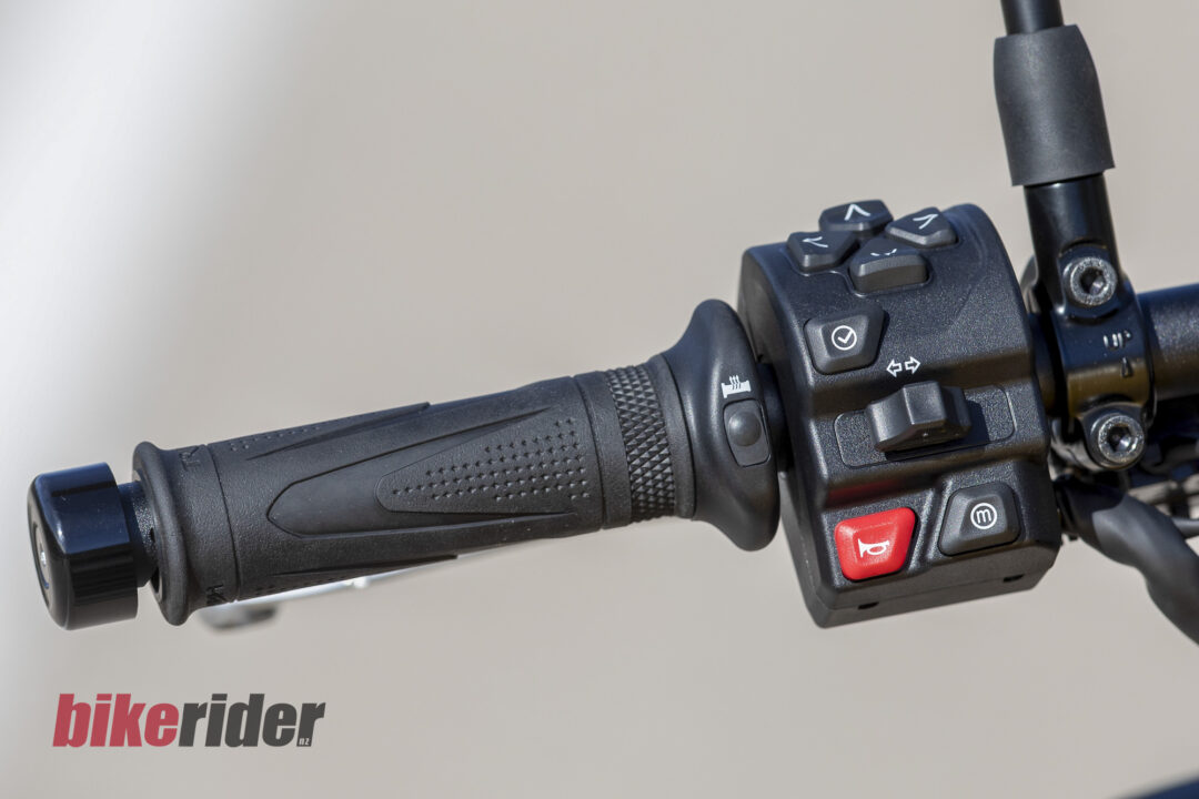 2026 Triumph Trident 660 review switches
