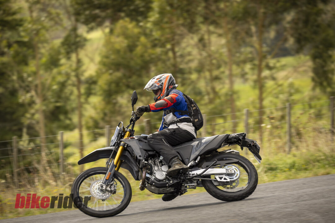 Suzuki DR-Z4S action road