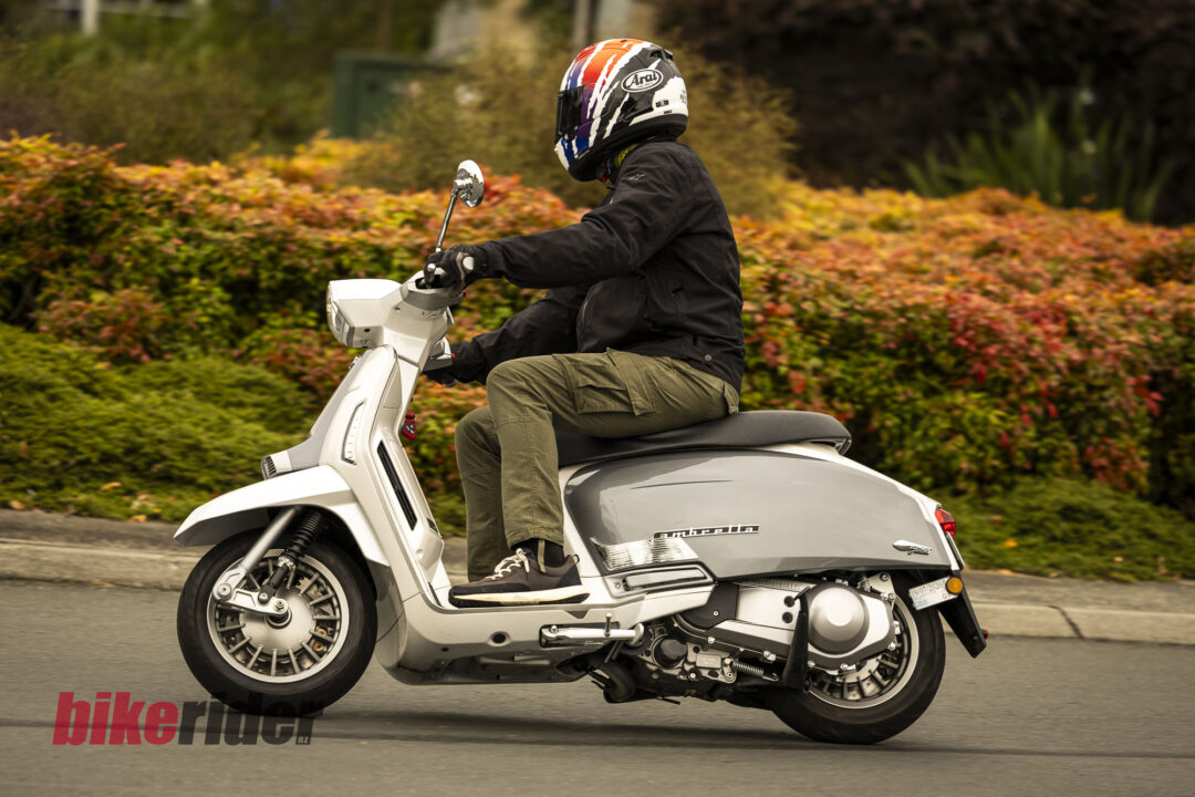 Lambretta G350 cornering action