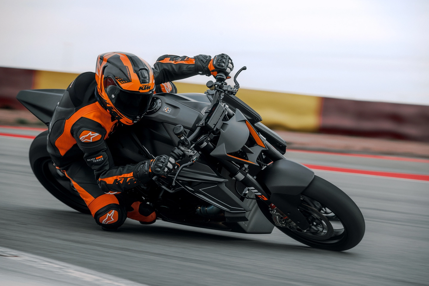 KTM 1390 Super Duke RR Track.