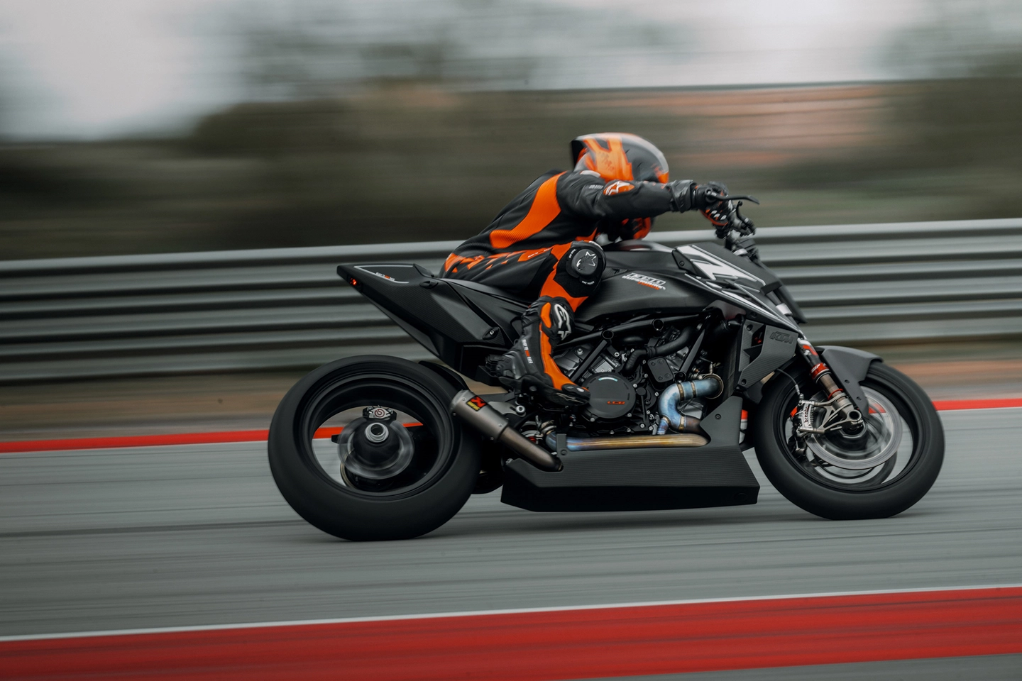 KTM 1390 Super Duke RR Track.