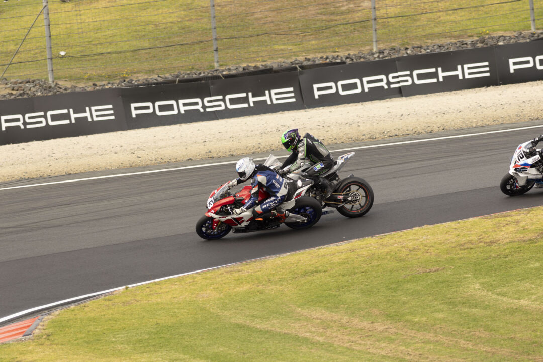 Rogan being stood up by Yamaha rider going into Hampton Downs Porsche dipper