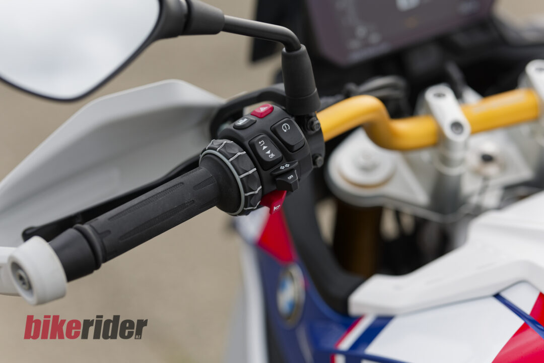 BMW F450GS review switches