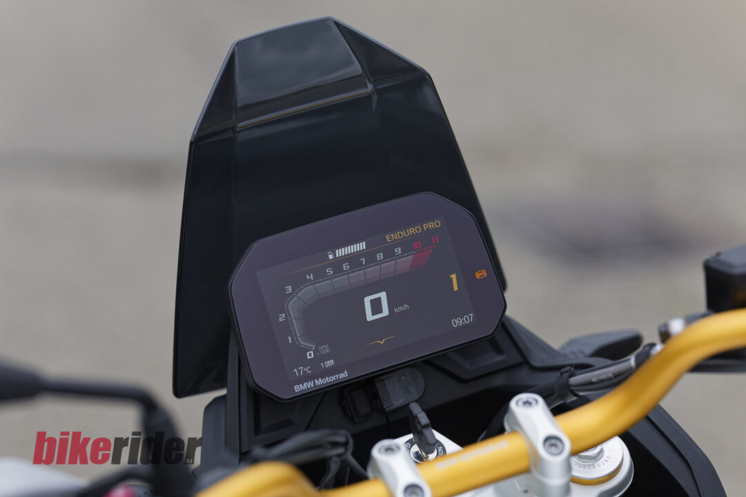 BMW F450GS review TFT dash