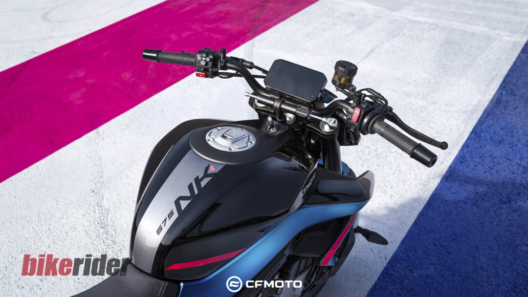 CFMoto 675NK Champion Blue TFT dash