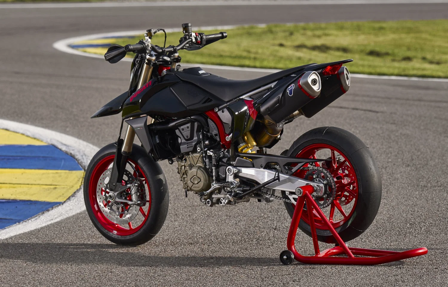 Ducati Hypermotard 698 Mono Nera