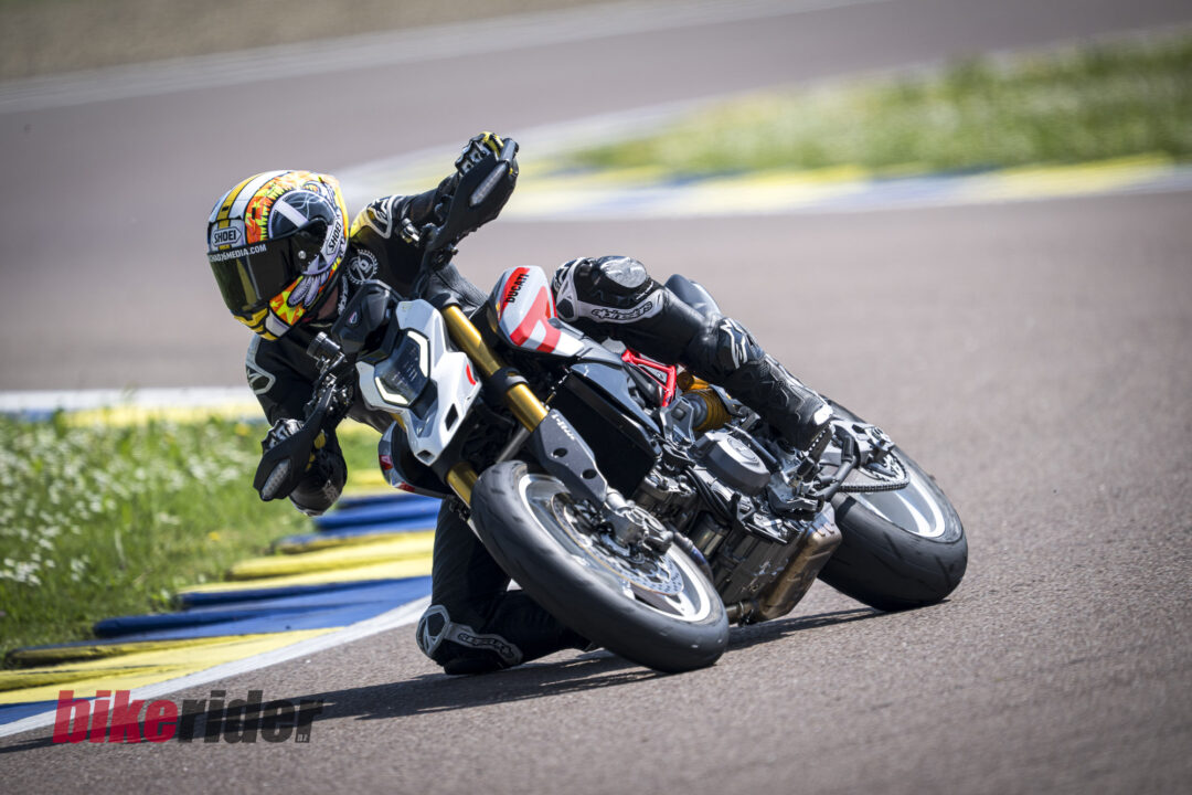 20260417-_AP10044-1080x720 Ducati Hypermotard V2 SP action track