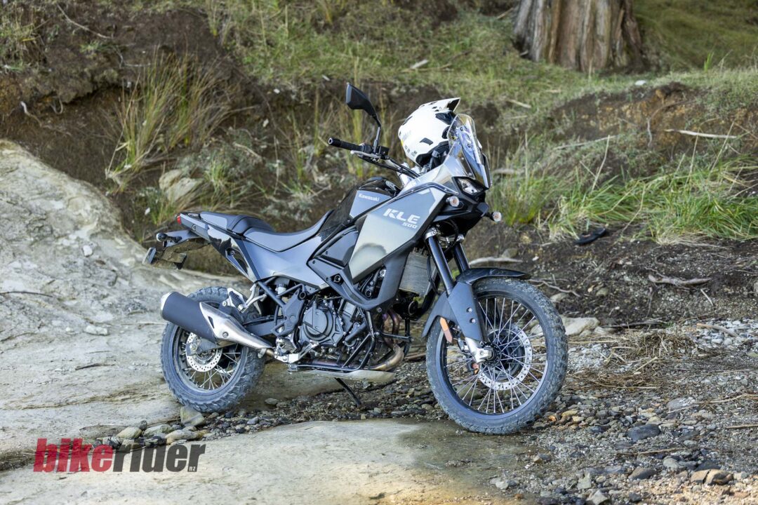 Kawasaki KLE500 review static