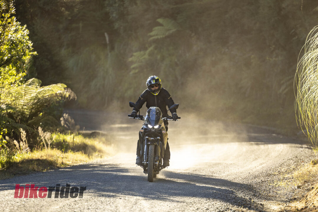 Kawasaki KLE500 review action